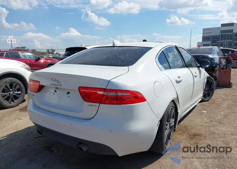2019 Jaguar Xe 25T Prestige z USA, uszkodzony, nr VIN SAJAE4FX4KCP49744